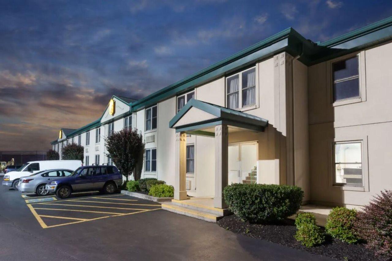 Super 8 By Wyndham Harrisburg Hershey West Zewnętrze zdjęcie