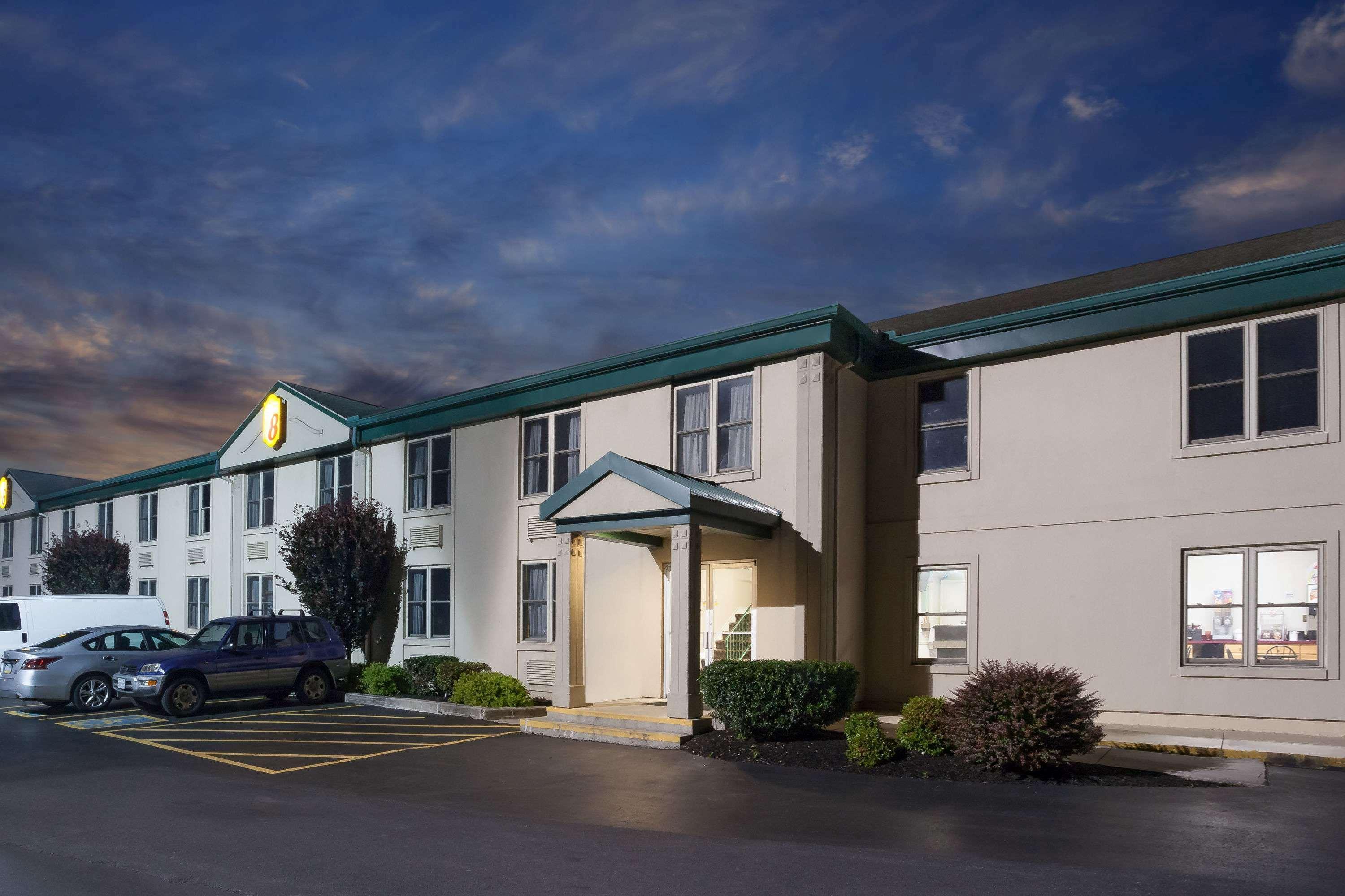 Super 8 By Wyndham Harrisburg Hershey West Zewnętrze zdjęcie